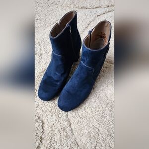 White Mountain Navy Blue booties with buckle